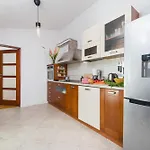 Apartamento Unique Spacious 3 Bedroom - Old Town Loft - By Upstairs