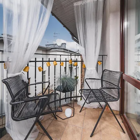 Unique Spacious 3 Bedroom - Old Town Loft - By Upstairs Appartamento *