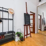 Unique Spacious 3 Bedroom - Old Town Loft - By Upstairs