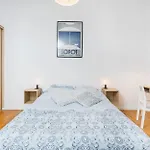Unique Spacious 3 Bedroom - Old Town Loft - By Upstairs