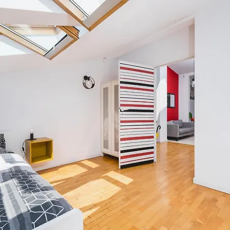 Unique Spacious 3 Bedroom - Old Town Loft - By Upstairs *