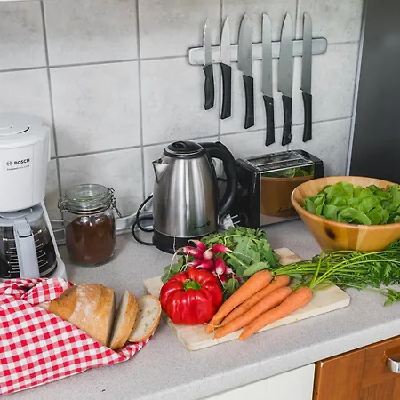 Unique Spacious 3 Bedroom - Old Town Loft - By Upstairs *