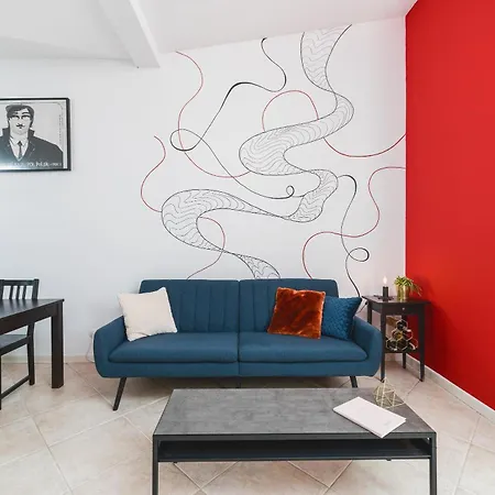 Unique Spacious 3 Bedroom - Old Town Loft - By Upstairs *