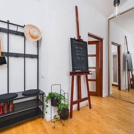 Unique Spacious 3 Bedroom - Old Town Loft - By Upstairs