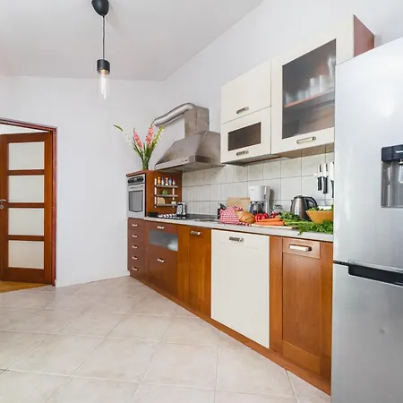 Apartman Unique Spacious 3 Bedroom - Old Town Loft - By Upstairs