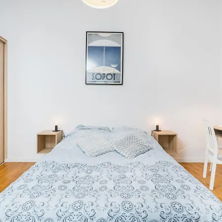 Unique Spacious 3 Bedroom - Old Town Loft - By Upstairs