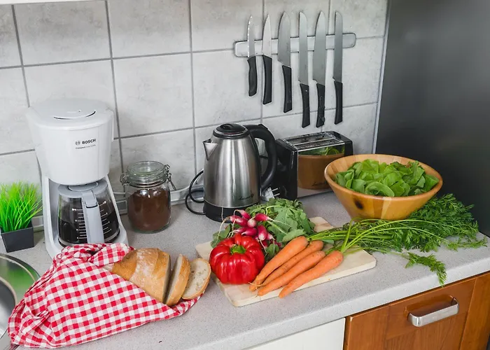 Unique Spacious 3 Bedroom - Old Town Loft - By Upstairs *