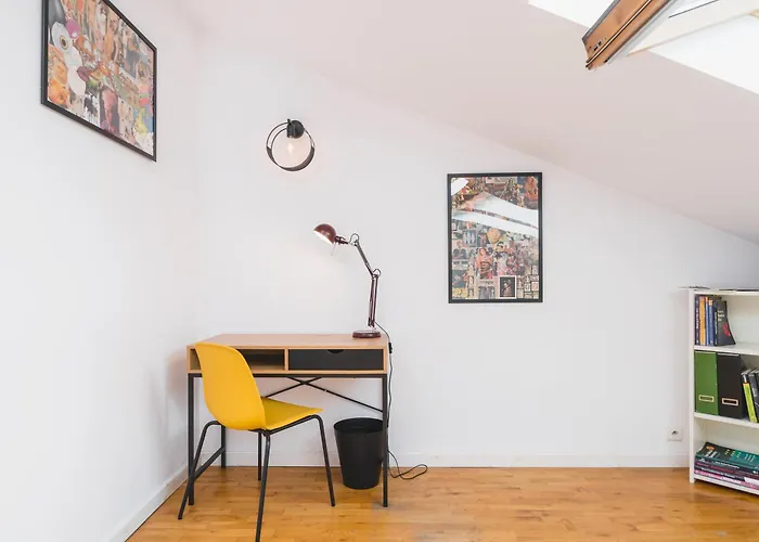 Unique Spacious 3 Bedroom - Old Town Loft - By Upstairs *