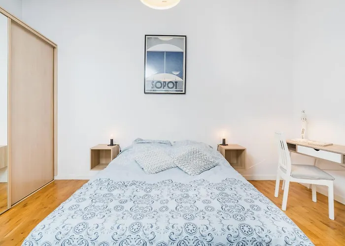 Unique Spacious 3 Bedroom - Old Town Loft - By Upstairs