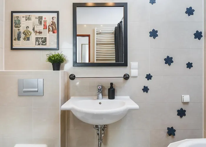 Unique Spacious 3 Bedroom - Old Town Loft - By Upstairs *