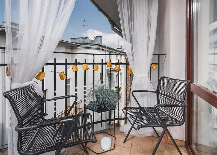 Unique Spacious 3 Bedroom - Old Town Loft - By Upstairs Appartement *