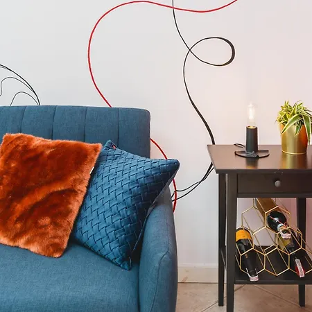 Unique Spacious 3 Bedroom - Old Town Loft - By Upstairs