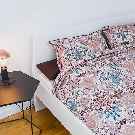 Apartament Unique Spacious 3 Bedroom - Old Town Loft - By Upstairs