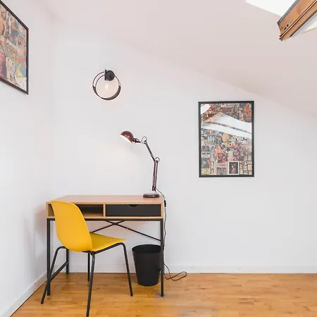 Unique Spacious 3 Bedroom - Old Town Loft - By Upstairs *